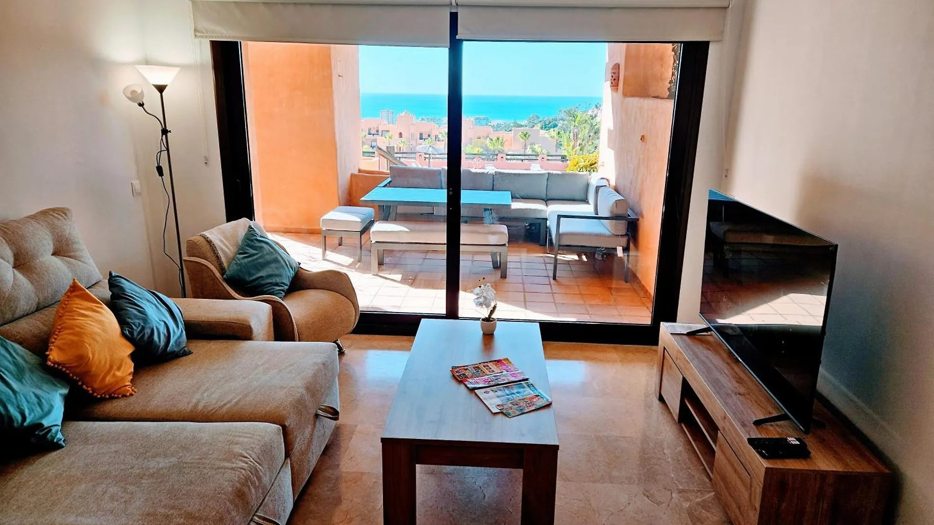 Duquesa 2 Bed Apt Sleeps 6 Overlooking Pool With Magnificent Sea Views Manilva