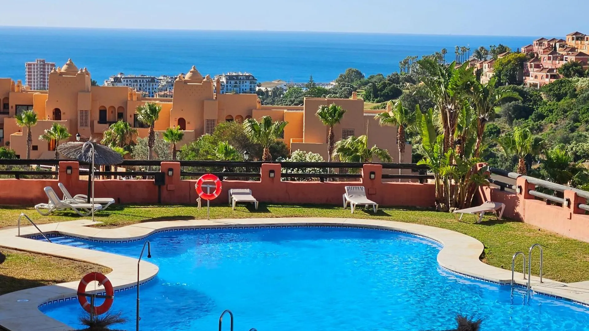 Duquesa 2 Bed Apt Sleeps 6 Overlooking Pool With Magnificent Sea Views Manilva 0*,