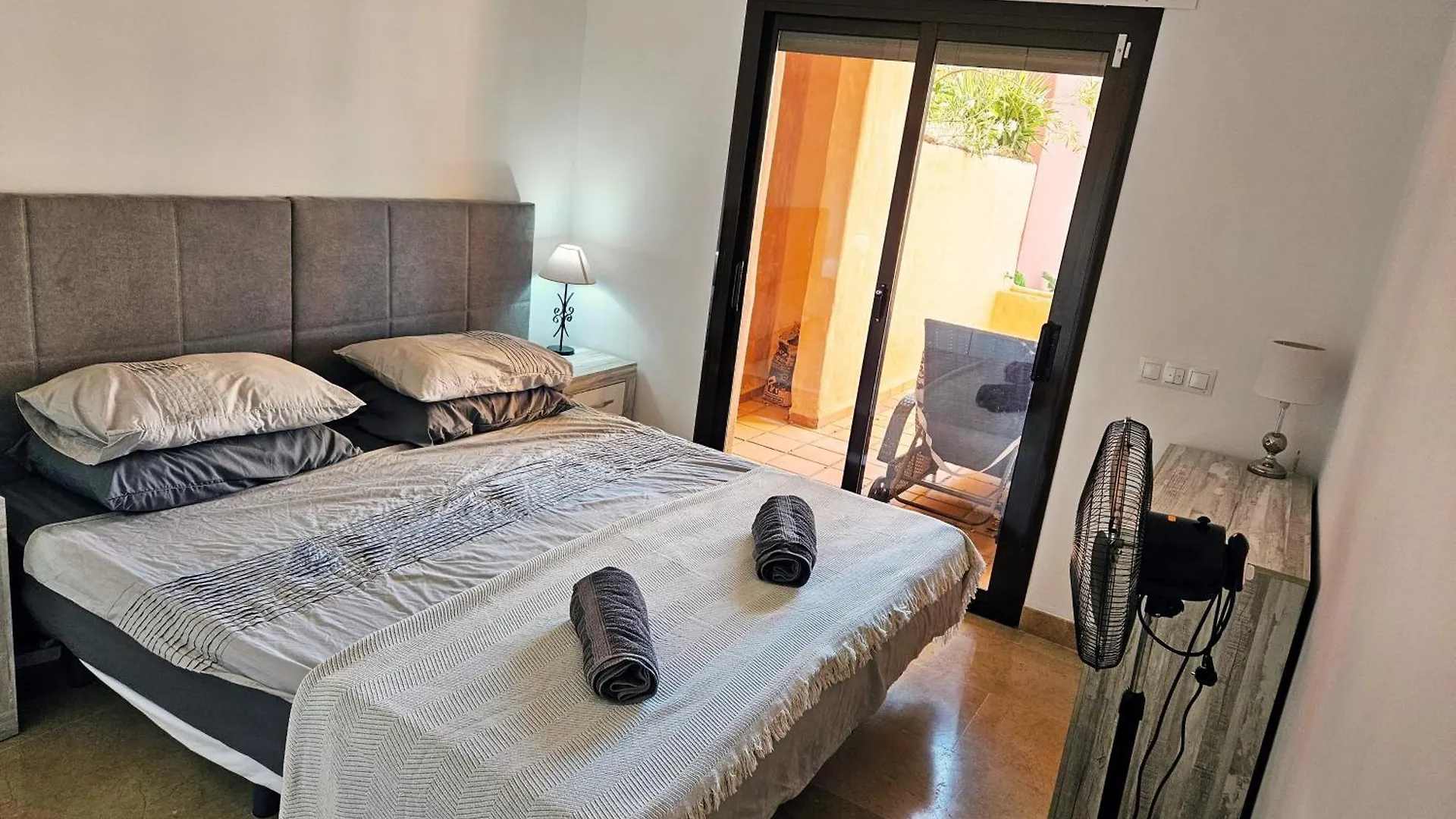 Duquesa 2 Bed Apt Sleeps 6 Overlooking Pool With Magnificent Sea Views Manilva